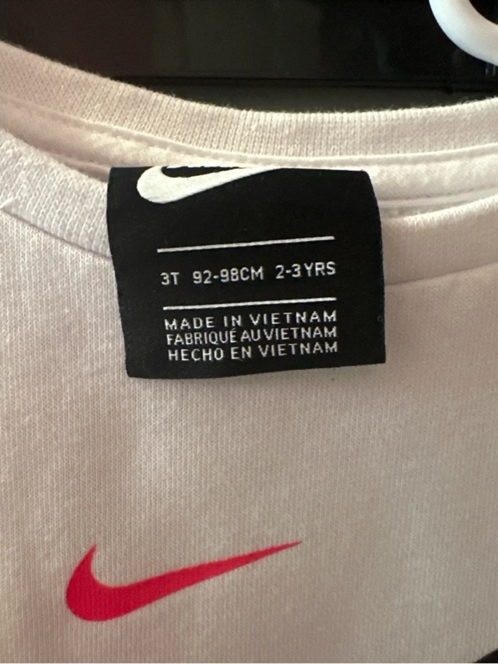 Nike White Top with Bright Pink Swoosh - Picture 2 of 3